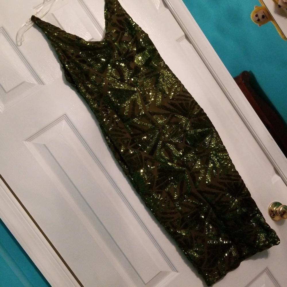Dress - Picture 2 of 2
